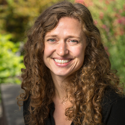 Headshot of Lauren  Saxton BA'09